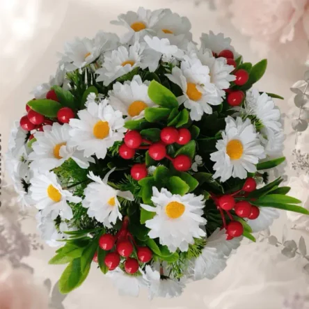 Ритуальная полянка из ромашек и брусники