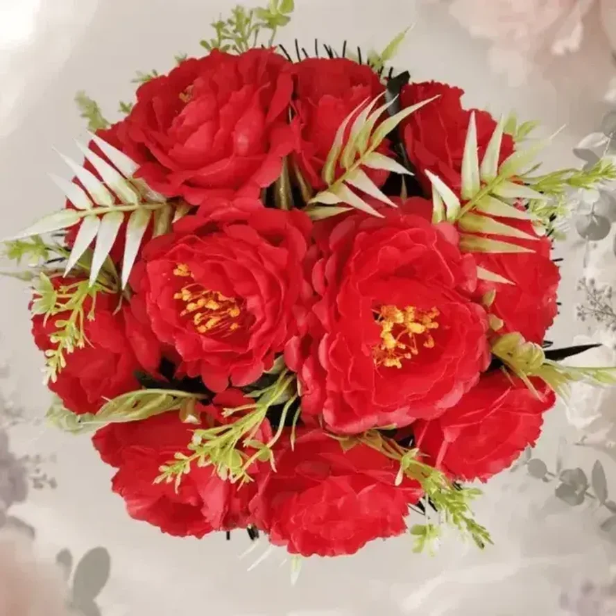 Ритуальная полянка из крупных нетканых роз. Арт. 482802